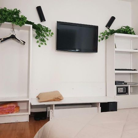 Rooms2Rent Ρέτζιο ντι Καλάμπρια Εξωτερικό φωτογραφία